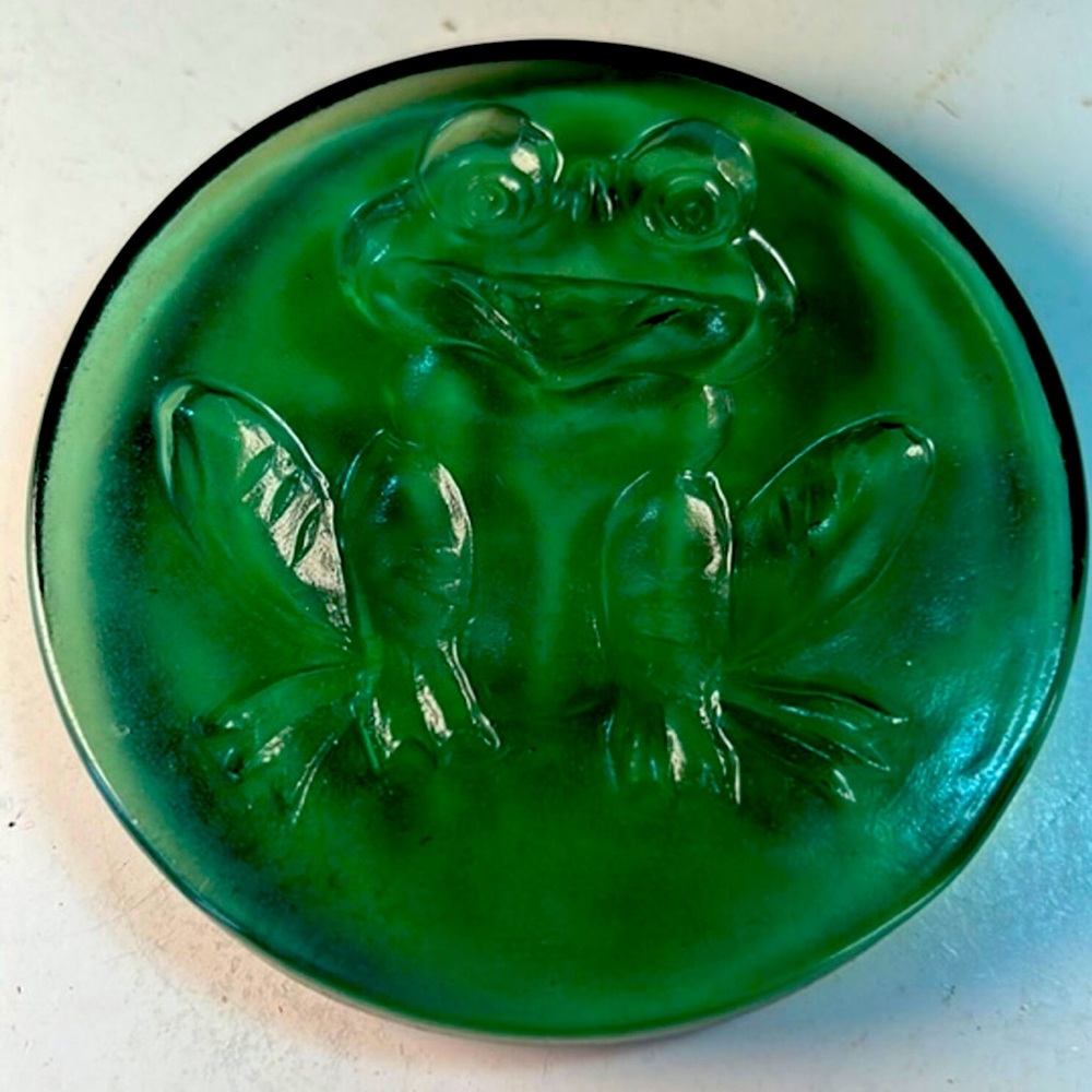 Frog paperweight